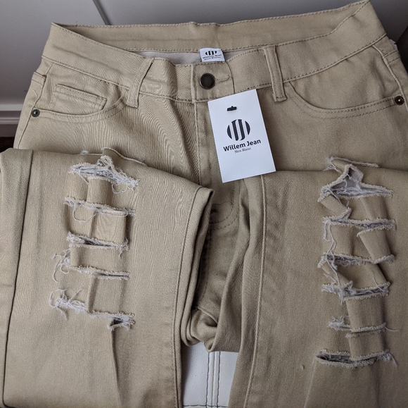 Classic skinny jeans. - Picture 3 of 7